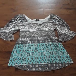 Wore once absolutely adorable top